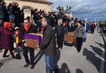 Tornen a casa els cossos de catorze republicans assassinats i enterrats en fosses comunes al cementiri de Porreres