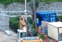 Les obres de “Petit Deià” són sabotejades afirmant que “Mallorca no està en venda”, i un ex-batlle és fotografiat a les obres